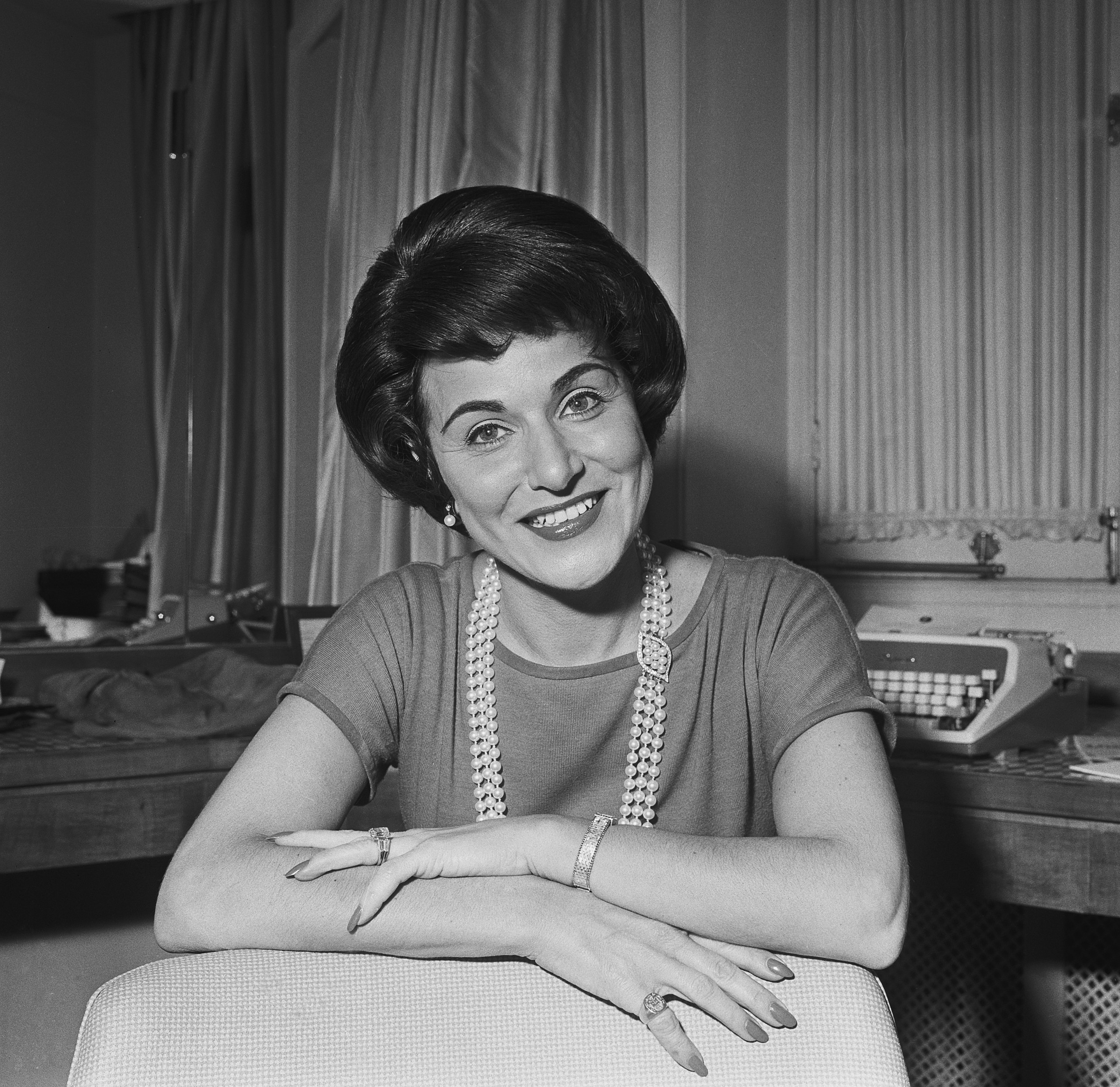 Pauline Phillips, American Columnist & Radio Presenter